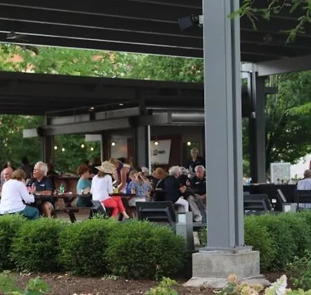 Restaurant On Site Walk To Everything Cincinnati Exterior photo